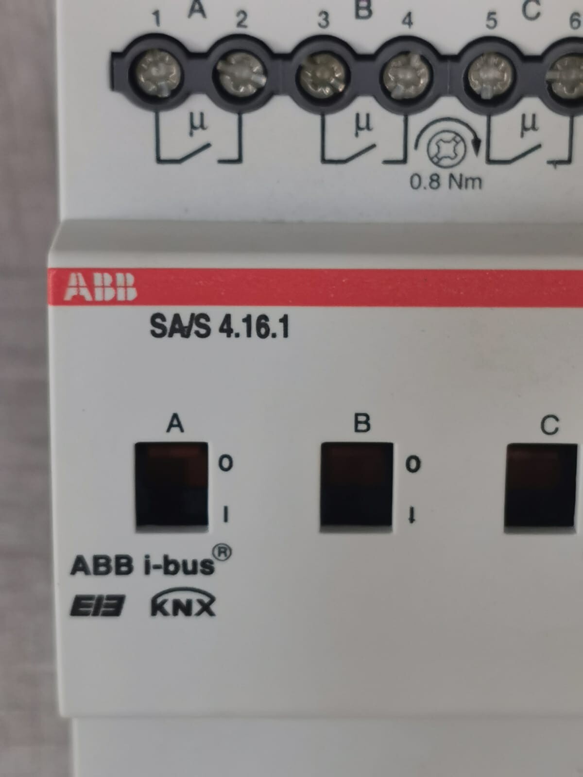 ABB 2CDG 110 063 R0011 ABB SA/S 4.16.1 SWITCH ACTUATOR 2CDG 110 063 R0011 - Only Box 2