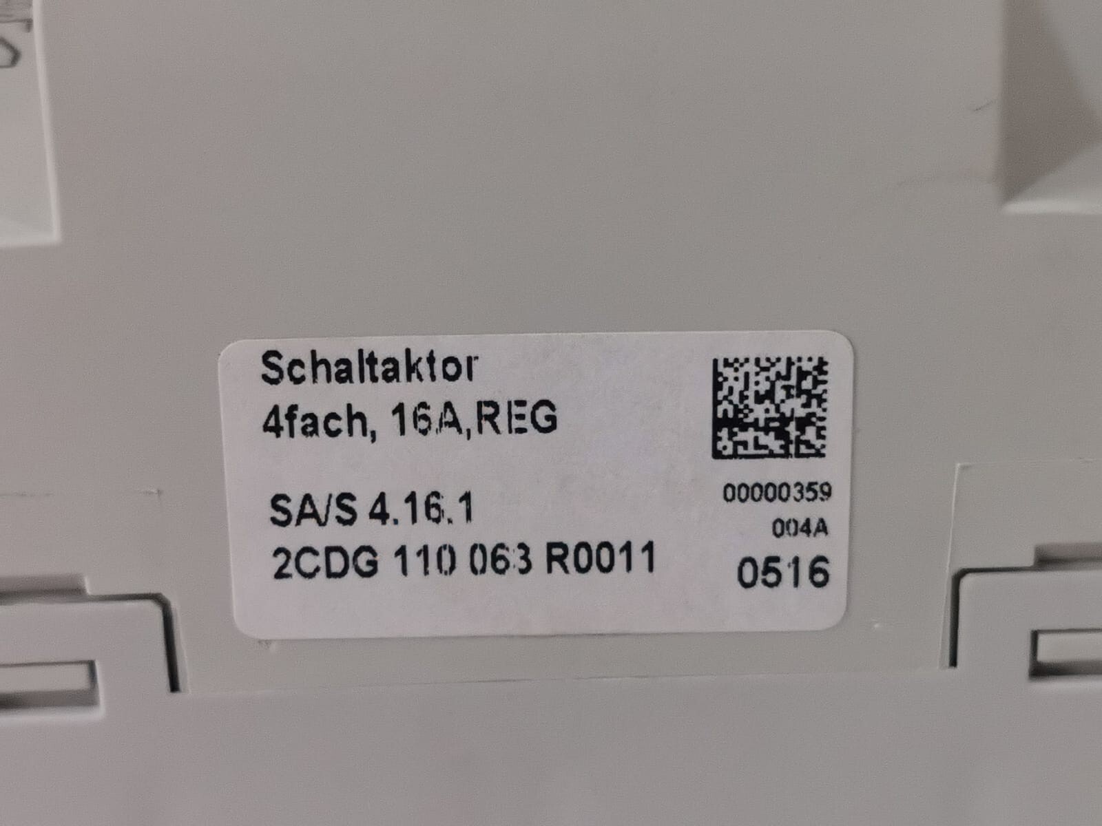ABB 2CDG 110 063 R0011 ABB SA/S 4.16.1 SWITCH ACTUATOR 2CDG 110 063 R0011 - Only Box 4