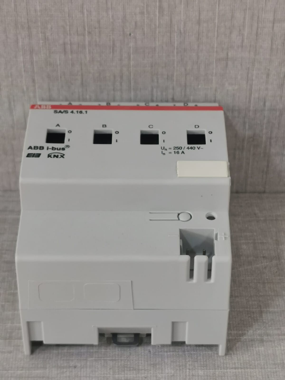ABB 2CDG 110 063 R0011 ABB SA/S 4.16.1 SWITCH ACTUATOR 2CDG 110 063 R0011 - Only Box 6