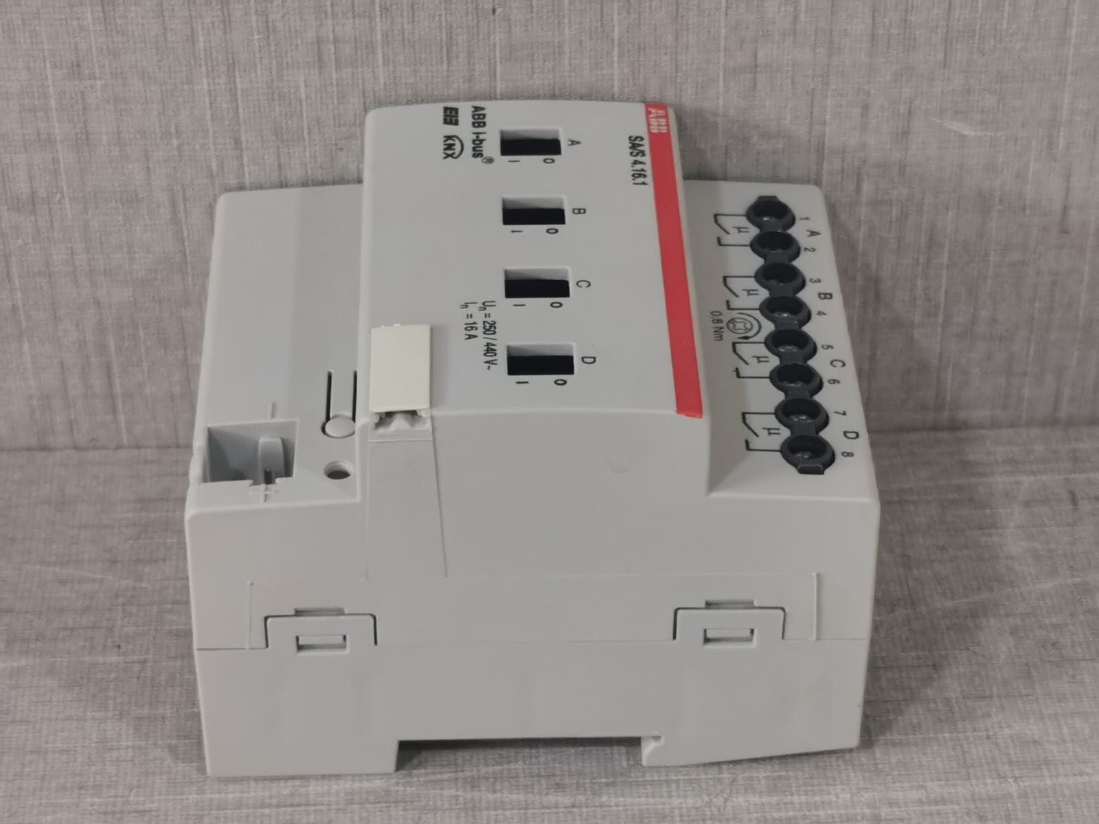 ABB 2CDG 110 063 R0011 ABB SA/S 4.16.1 SWITCH ACTUATOR 2CDG 110 063 R0011 - Only Box 8