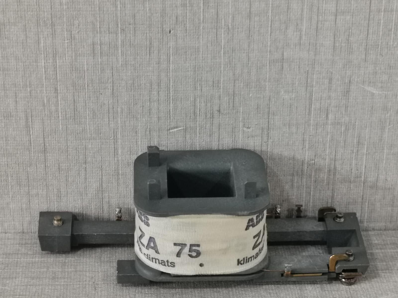 ABB 1SBN153510R8106 ABB 1SBN153510R8106 ZA75-80 230-240V 60Hz REPLACEMENT COIL 3