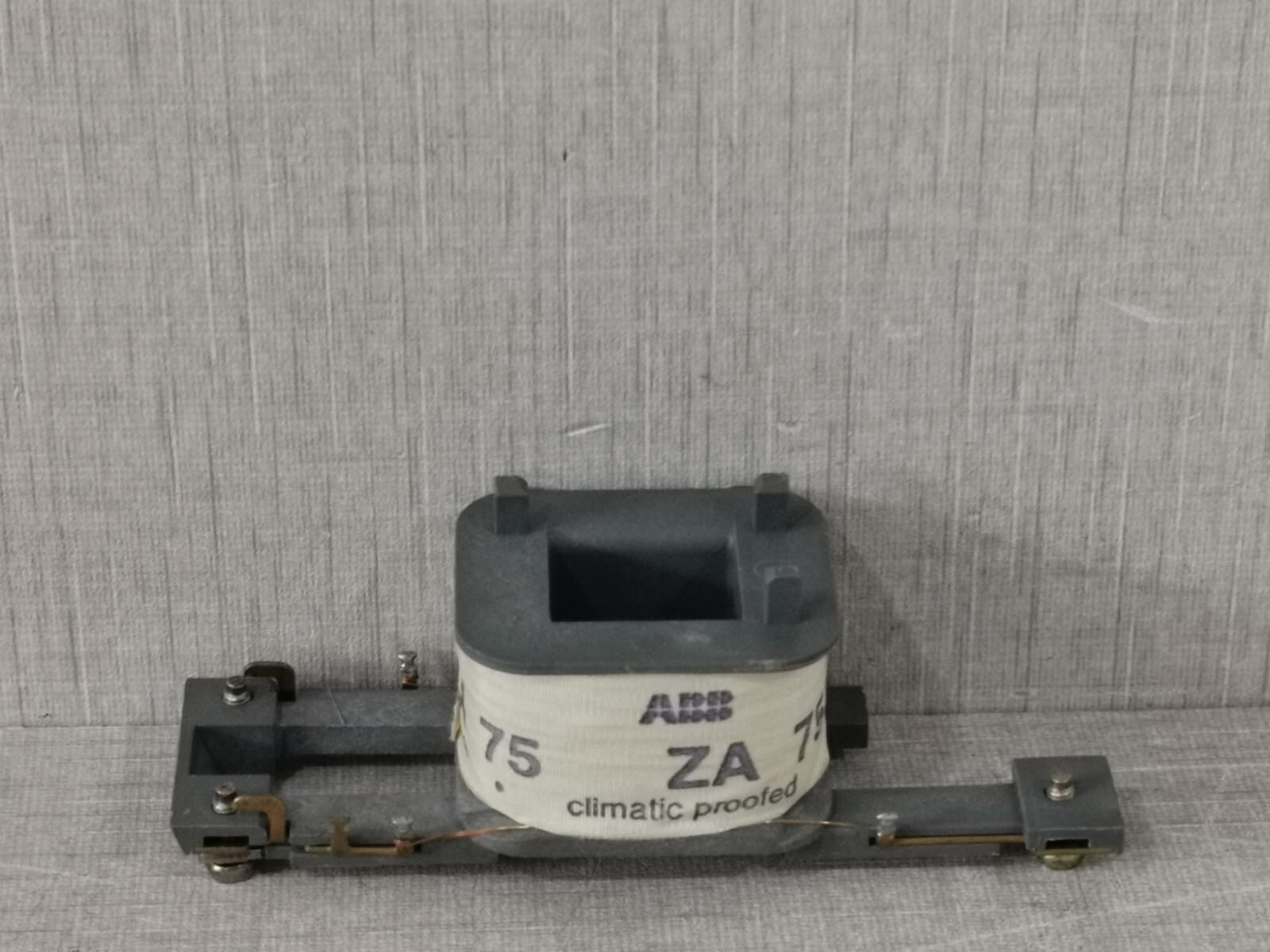 ABB 1SBN153510R8106 ABB 1SBN153510R8106 ZA75-80 230-240V 60Hz REPLACEMENT COIL 4