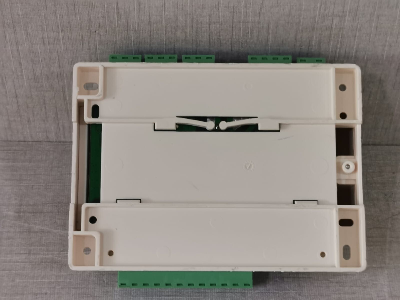 Engenierie Solutions REG-V-34-SV1.xx Engenierie Solutions REG-V-34-SV1.xx 10