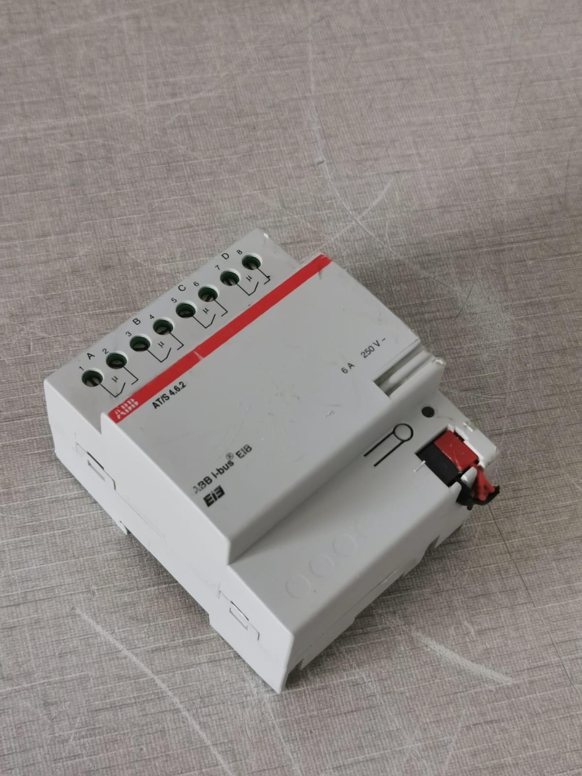 ABB GHQ6310033R0111 GHQ6310033R0111 ABB i-bus AT/S 4.6.2 Switch Actuator 6