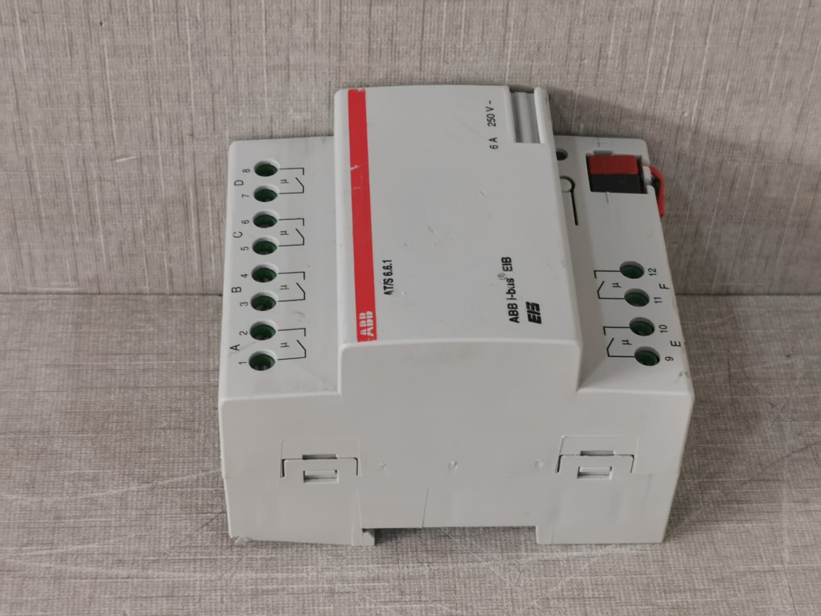 ABB GHQ6310023R0111 GHQ6310023R0111 ABB i-bus AT/S 6.6.1 Switch Actuator 8