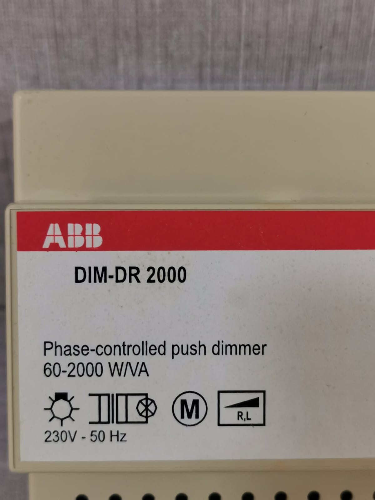 ABB DIM-DR 2000 ABB DIM-DR 2000 PHASE-CONTROLLED PUSH DIMMER 60-2000 W/VA 2