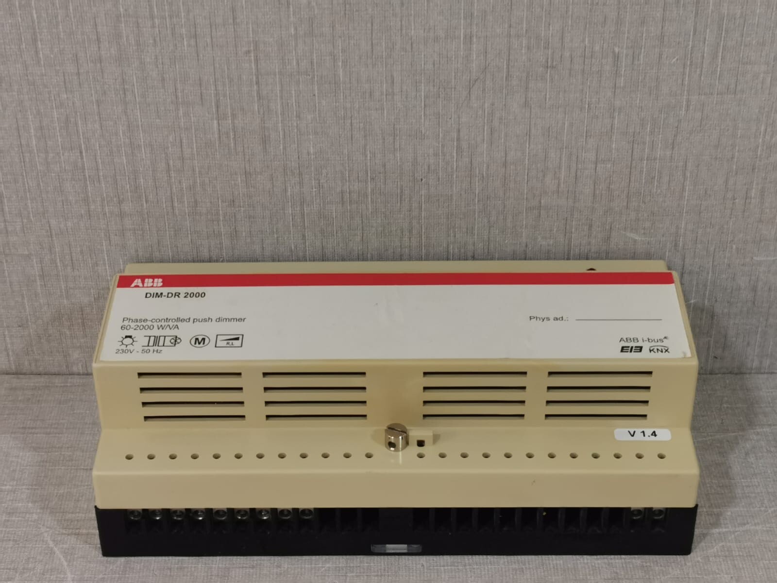 ABB DIM-DR 2000 ABB DIM-DR 2000 PHASE-CONTROLLED PUSH DIMMER 60-2000 W/VA 3