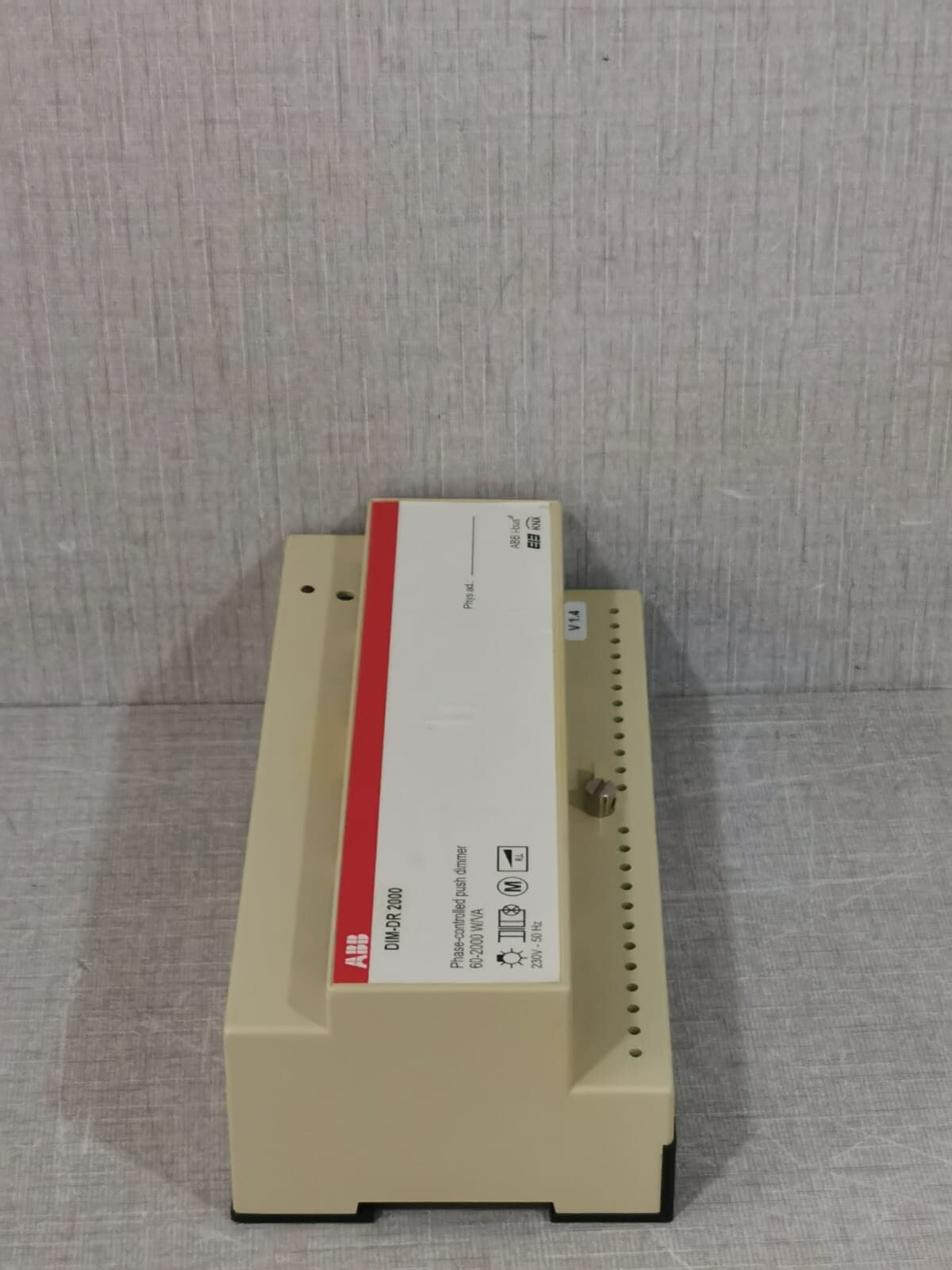 ABB DIM-DR 2000 ABB DIM-DR 2000 PHASE-CONTROLLED PUSH DIMMER 60-2000 W/VA 6
