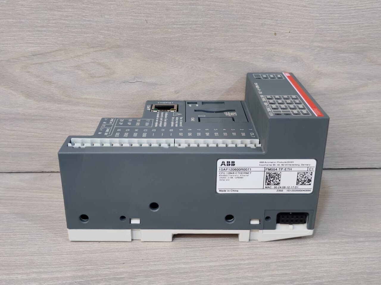 ABB 1SAP120600R0071 ABB 1SAP120600R0071 PM554-TP-ETH C1 CPU 128KB ETHERNET 9