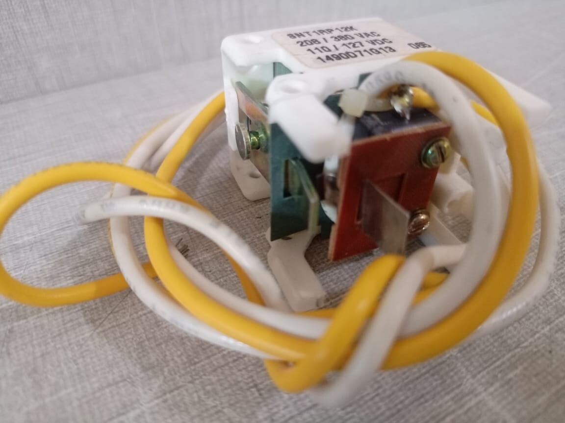 Eaton TRIP-208-380 EATON SNT1RP12K Shunt Trip 208 380 VAC 110 127 VDC 1490D71G13 4