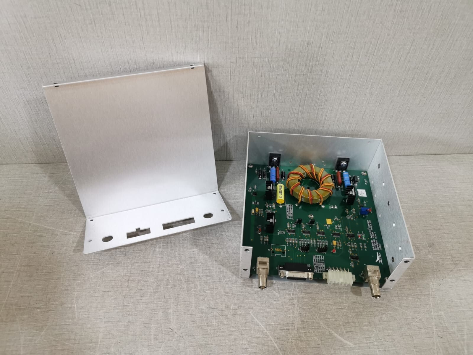UNKNOWN SLE45000 Southern Avionics Company Switching Power Amplifier 125 WATT Module / SLE45000 5