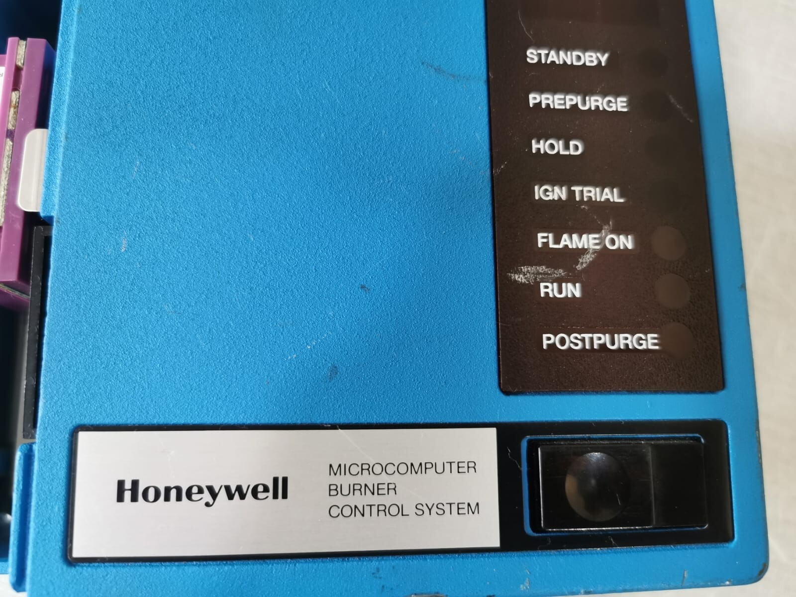 Honeywell BC7000L-1000 Honeywell BC7000L-1000 MicroComputer Burner Control System 120V 60Hz 4