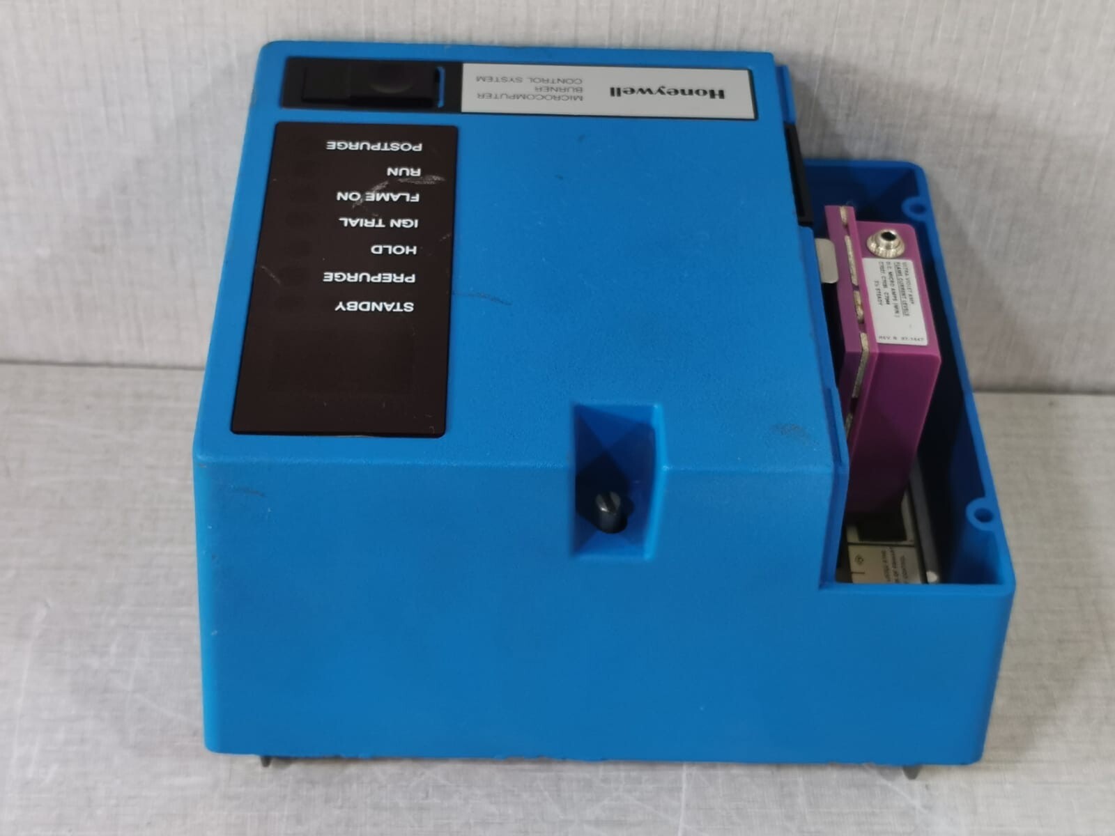 Honeywell BC7000L-1000 Honeywell BC7000L-1000 MicroComputer Burner Control System 120V 60Hz 5