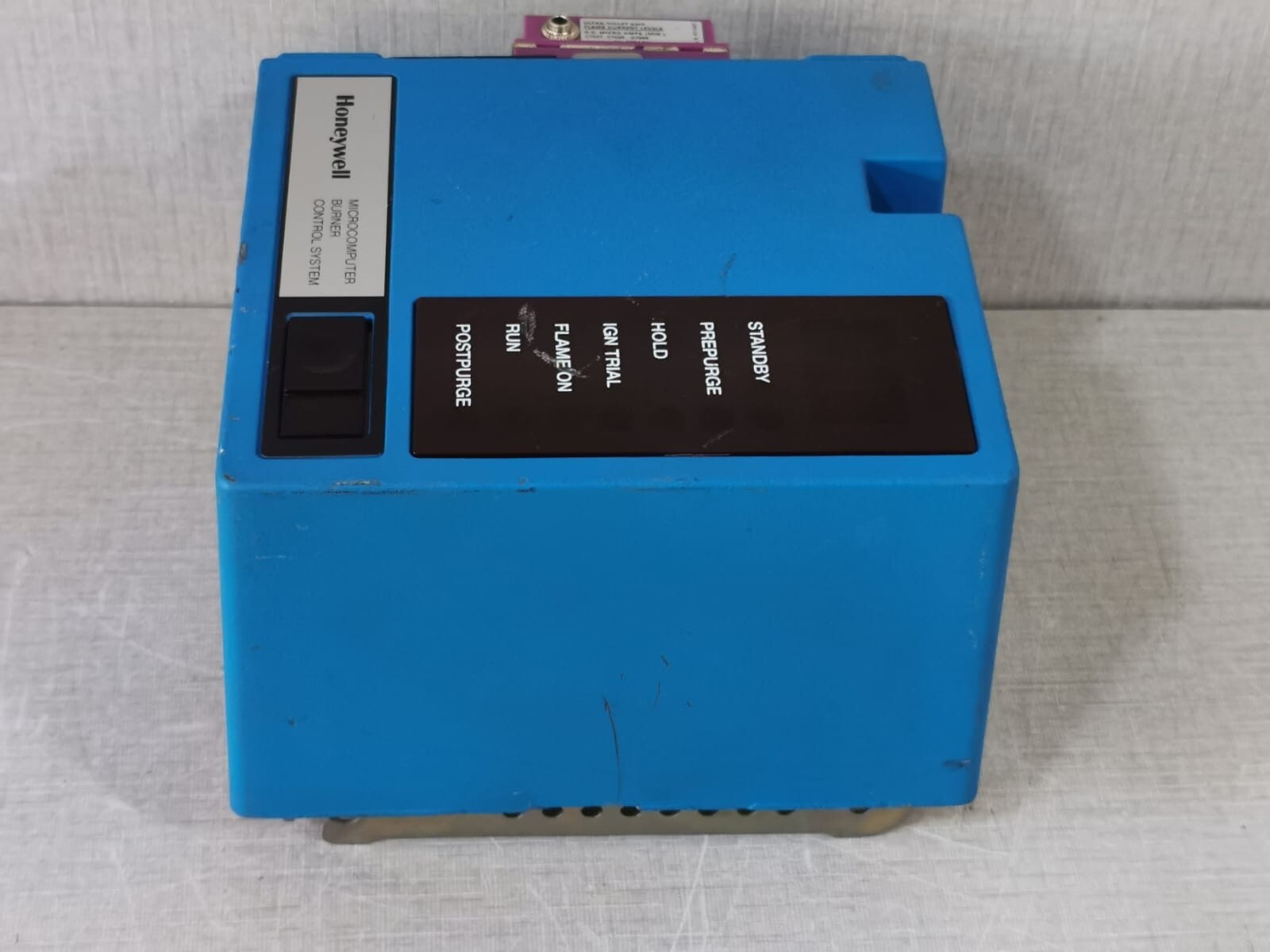 Honeywell BC7000L-1000 Honeywell BC7000L-1000 MicroComputer Burner Control System 120V 60Hz 6