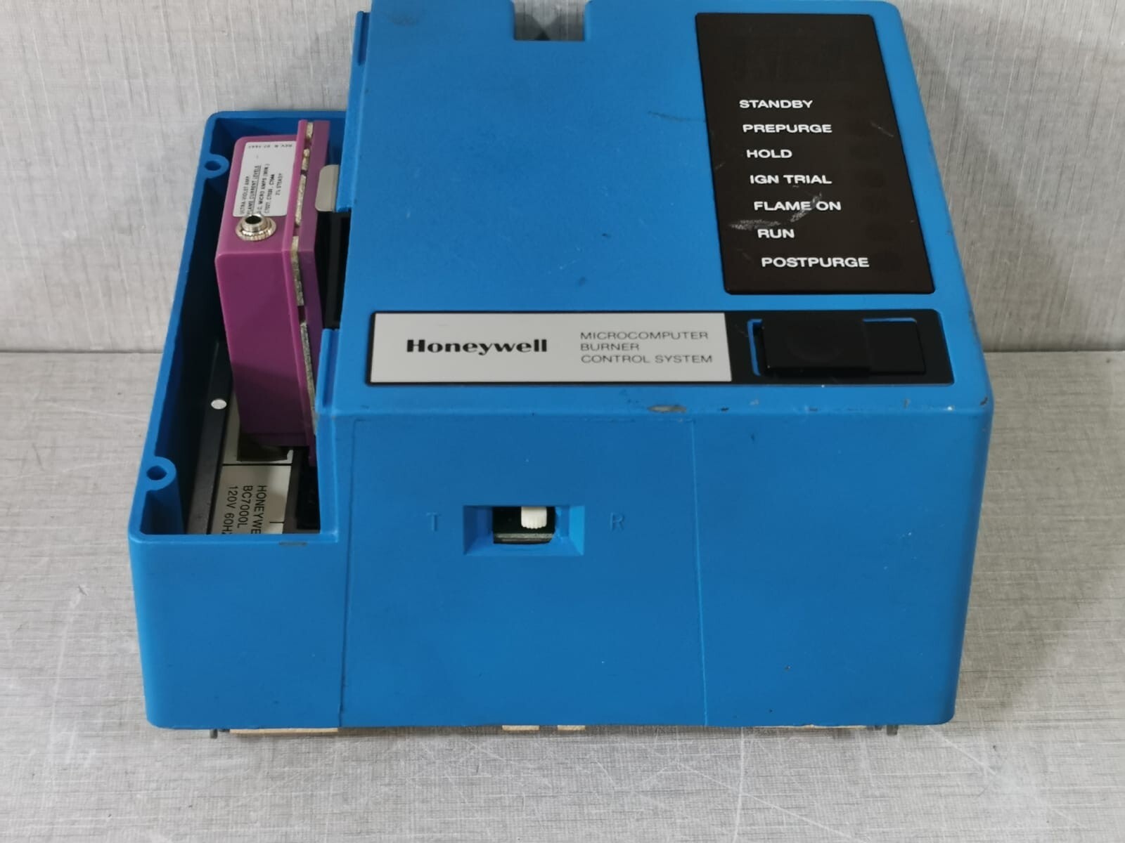 Honeywell BC7000L-1000 Honeywell BC7000L-1000 MicroComputer Burner Control System 120V 60Hz 8