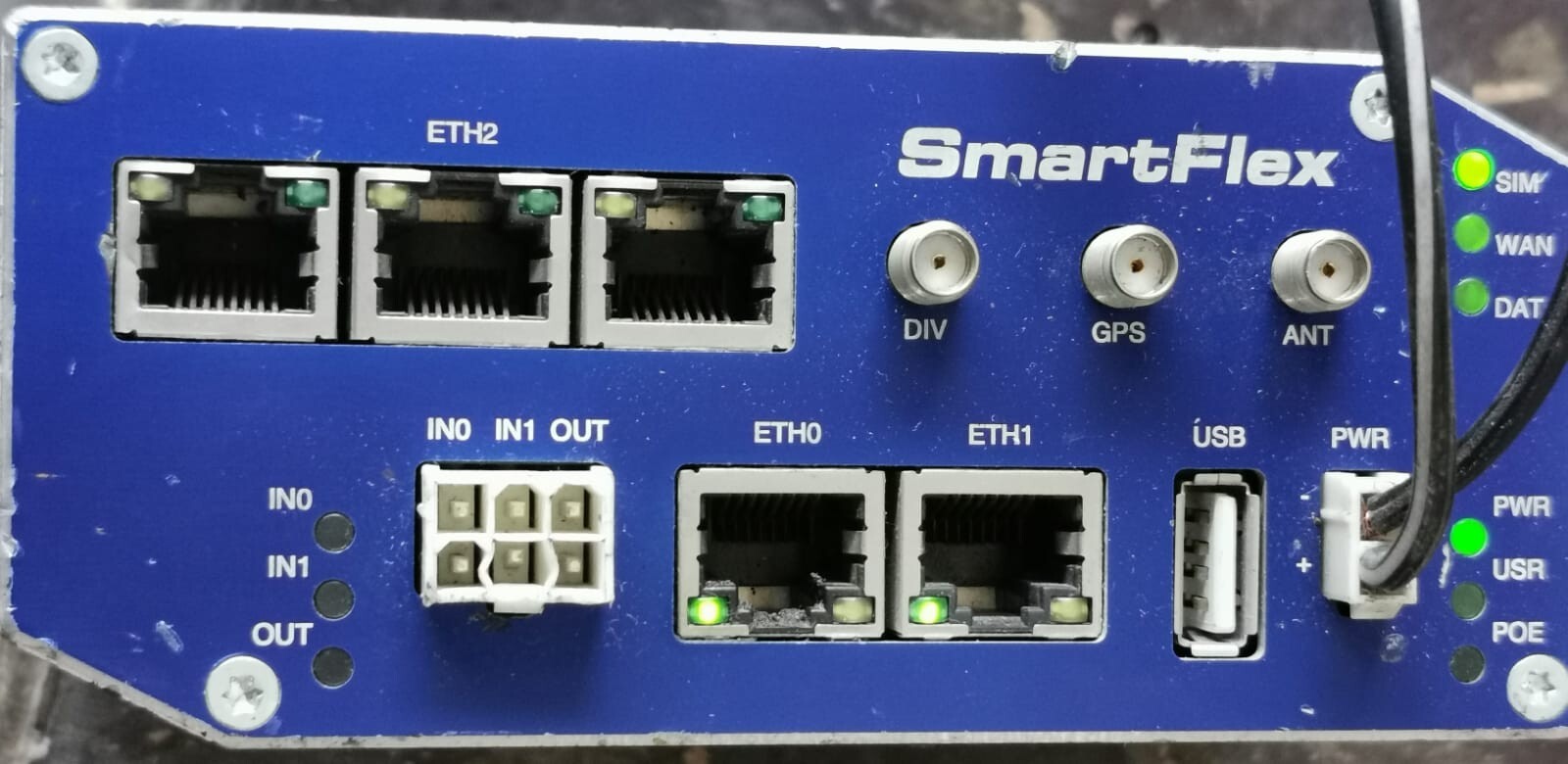SMARTFLEX SR30308120-SWH SMARTFLEX BB-SR30308120-SWH INDUSTRIAL CELLULAR ROUTER 2