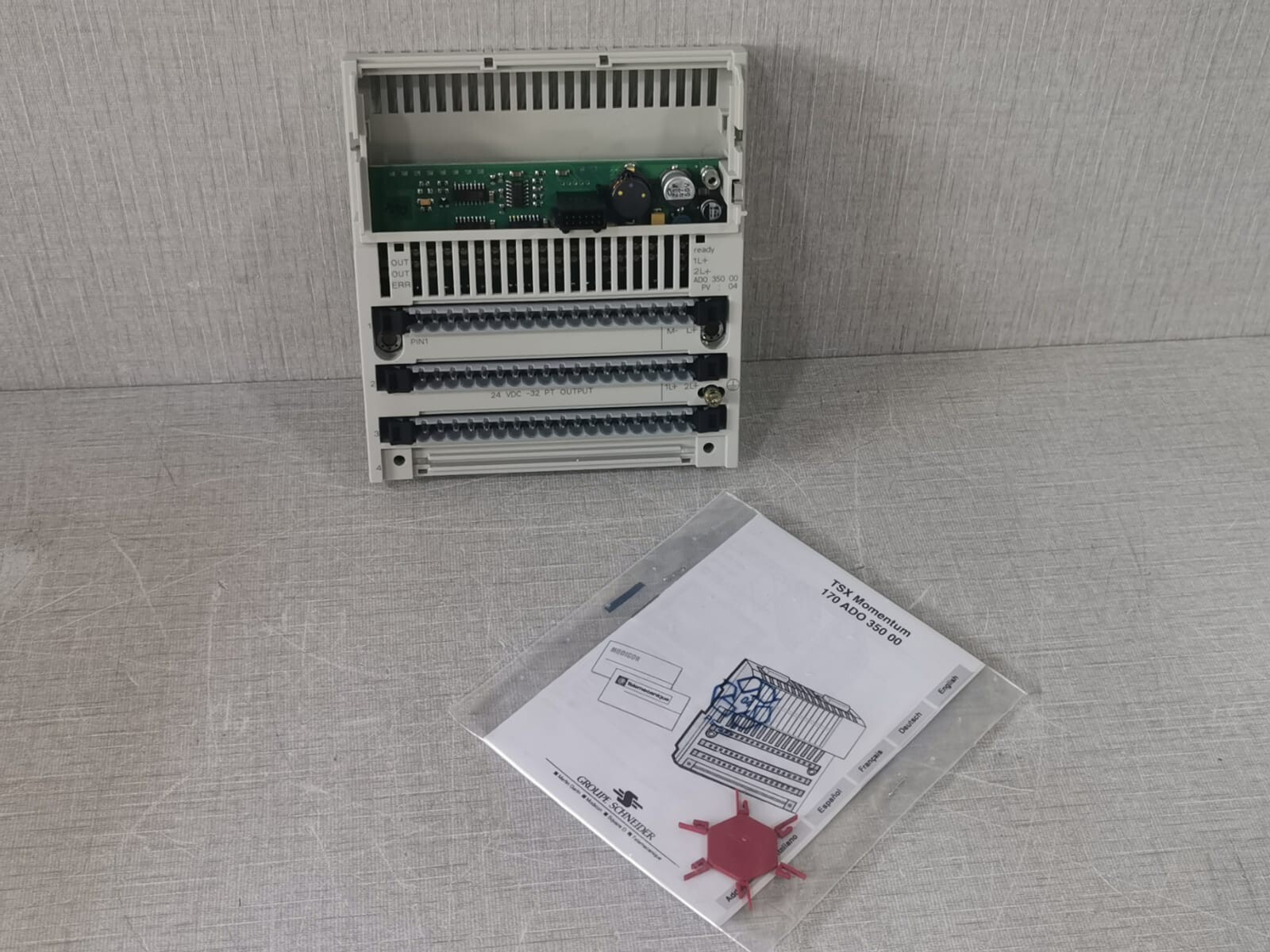 Schnider Electric 170ADO35000 Schnieder Electric 170ADO35000 TSX MOMENTUM I/O Base Module Modicon 4