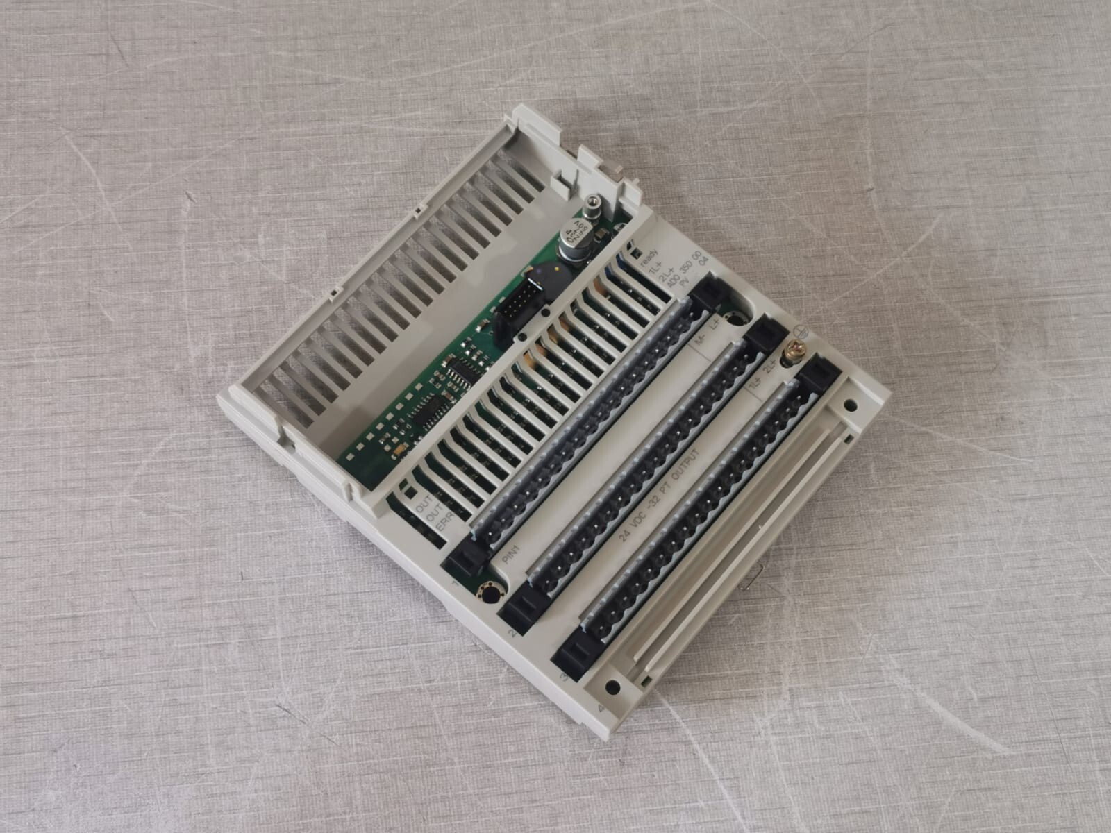 Schnider Electric 170ADO35000 Schnieder Electric 170ADO35000 TSX MOMENTUM I/O Base Module Modicon 9