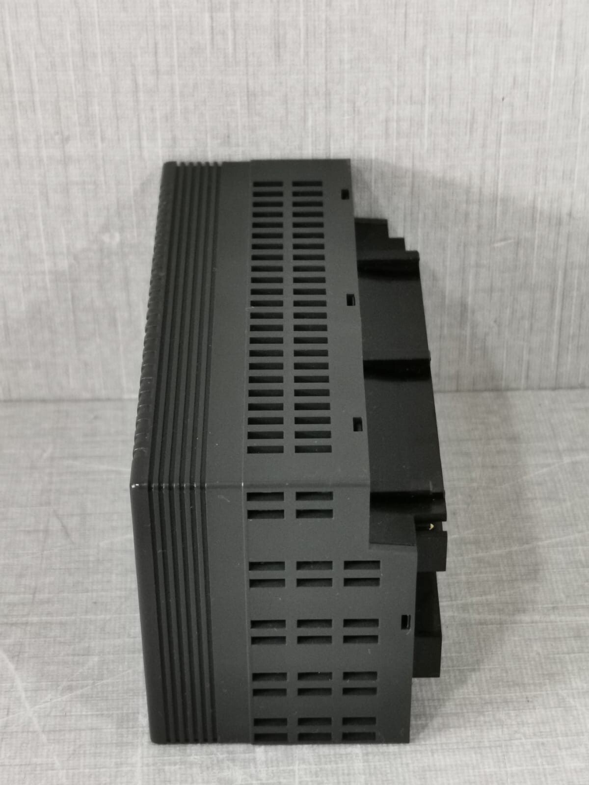 GE Fanuc IC200MDL940A GE FANUC IC200MDL940A OUTPUT RELAY ISOLATED 2A FORM A 16PT 8