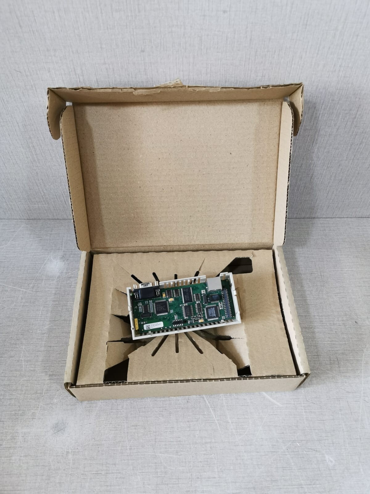Schneider Electric 171CCC98020 Schneider Electric 171CCC98020 TSX Momentum Processor Adaptor 4