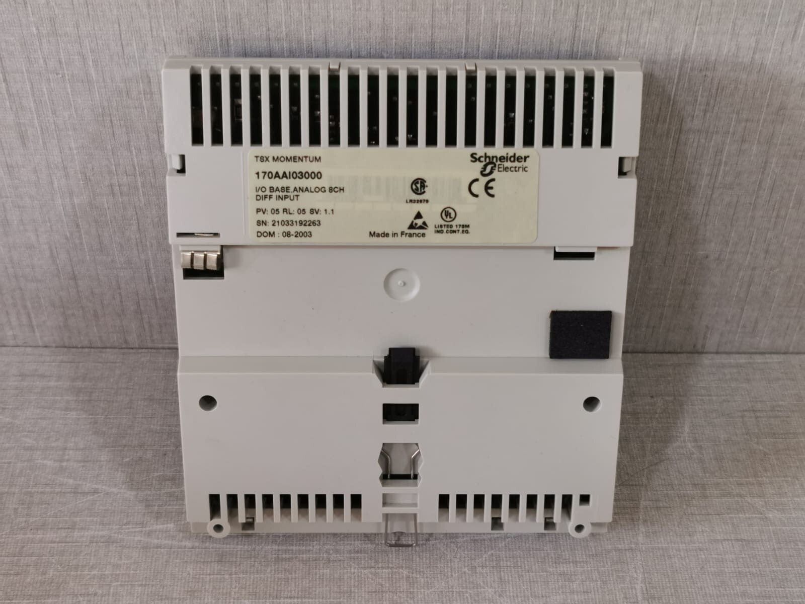 Schneider Electric 170AAI03000 Schneider Electric 170AAI03000 TSX Momentum I/O Base - W/ FILTHY BOX 4
