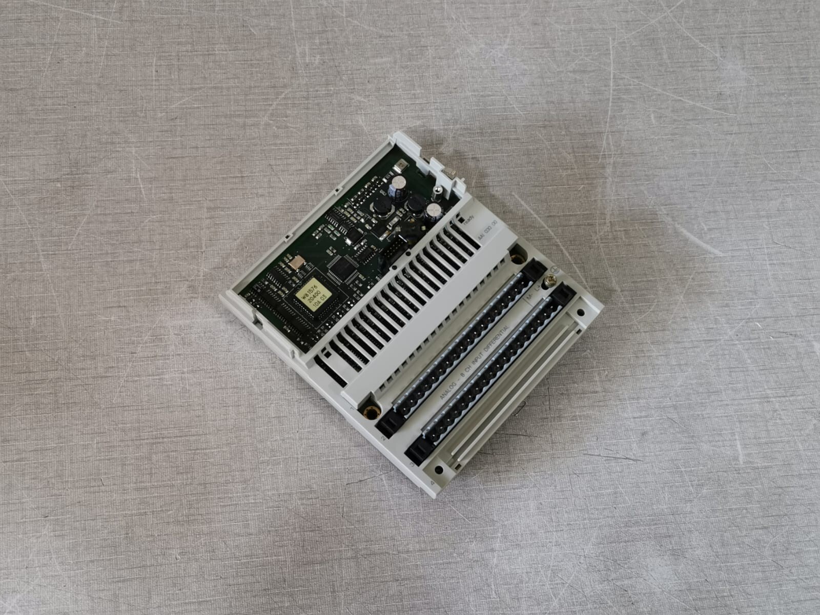 Schneider Electric 170AAI03000 Schneider Electric 170AAI03000 TSX Momentum I/O Base - W/ FILTHY BOX 8