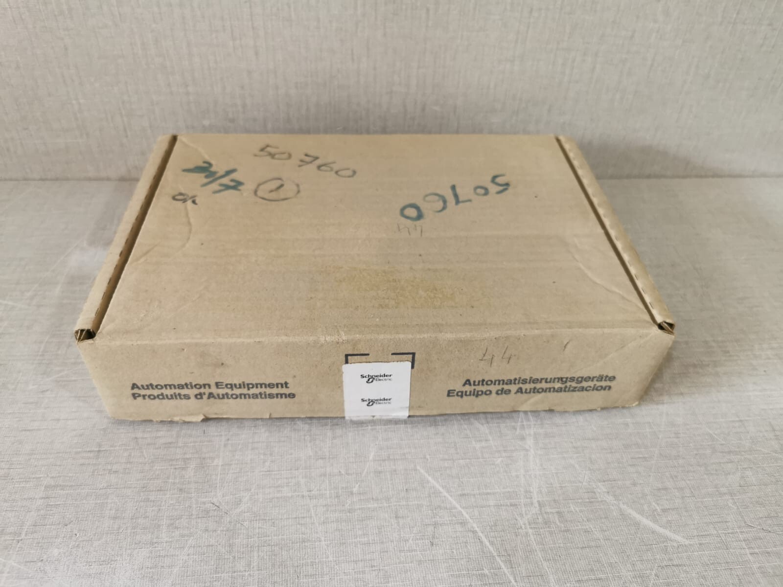 Schneider Electric 170AAI03000 Schneider Electric 170AAI03000 TSX Momentum I/O Base - W/ FILTHY BOX 9