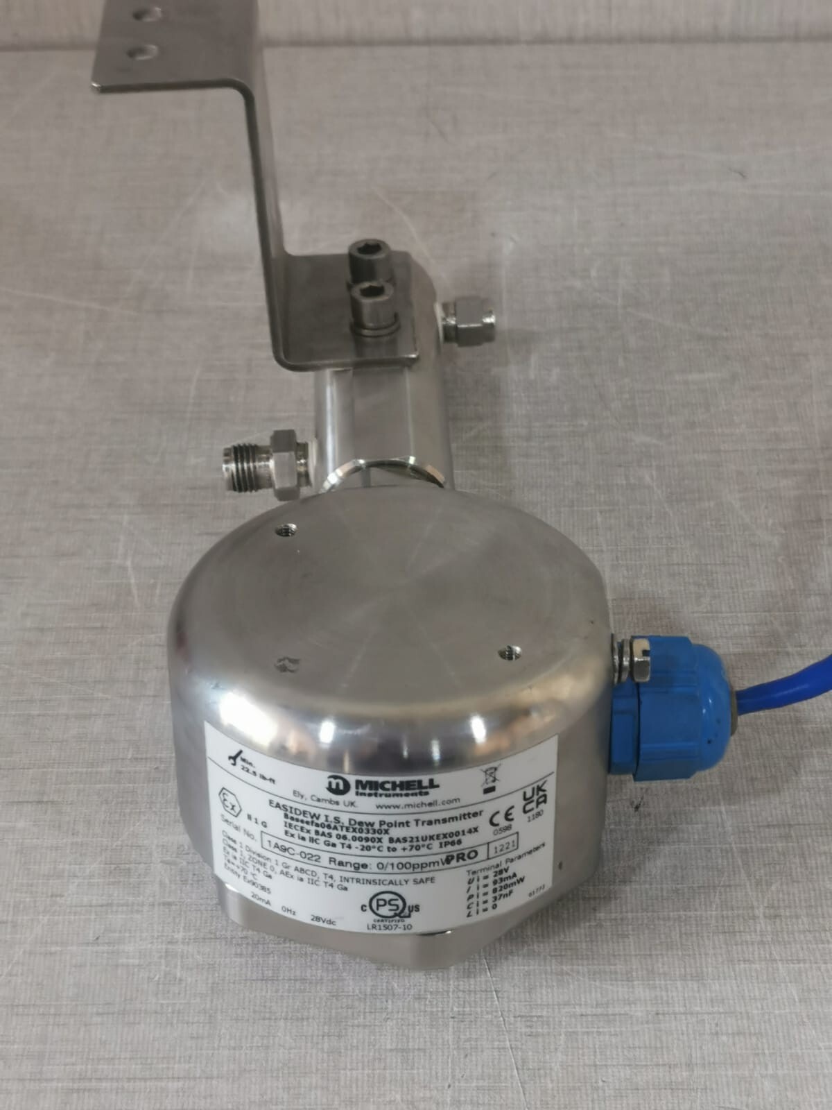 POINT I.S MICHELL INSTRUMENTS Easidew PRO I.S. Process Dew Point Transmitter 7