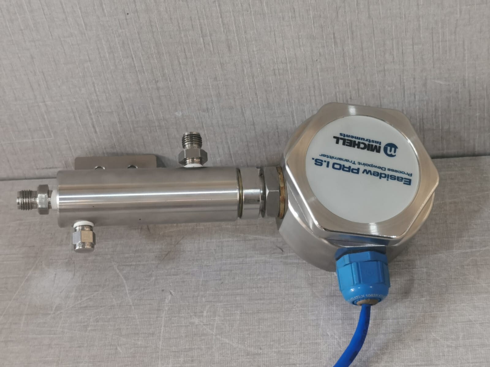 POINT I.S MICHELL INSTRUMENTS Easidew PRO I.S. Process Dew Point Transmitter 8
