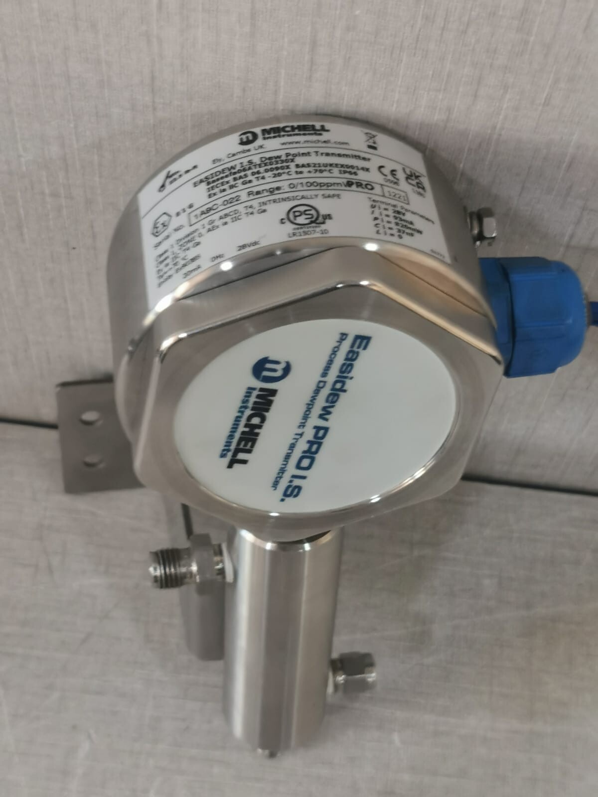 POINT I.S MICHELL INSTRUMENTS Easidew PRO I.S. Process Dew Point Transmitter 9