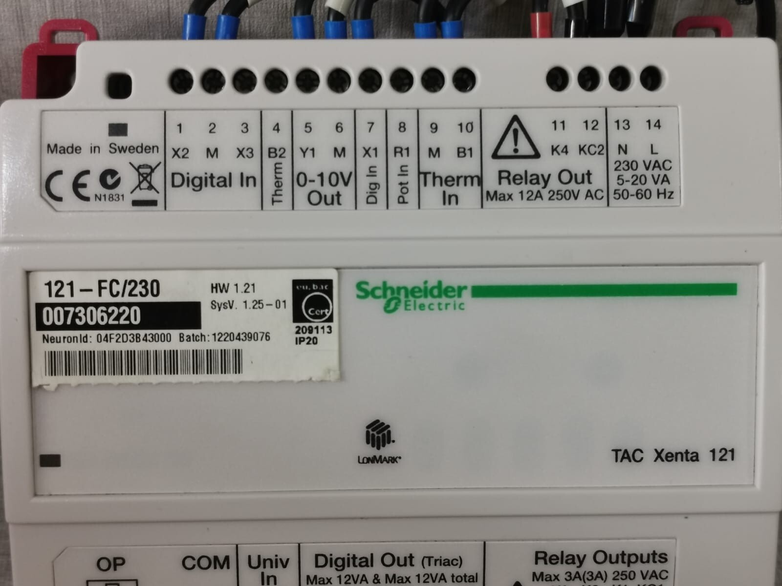 Schneider Electric XENTA-121-121 SCHNEIDER ELECTRIC TAC XENTA 121 121-FC/230 007306220 HW 1.21 CONTROLLER ZONE 2