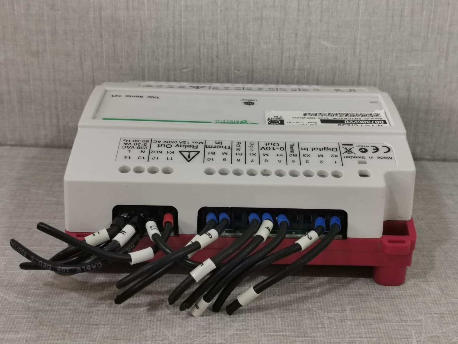 Schneider Electric XENTA-121-121 SCHNEIDER ELECTRIC TAC XENTA 121 121-FC/230 007306220 HW 1.21 CONTROLLER ZONE 5