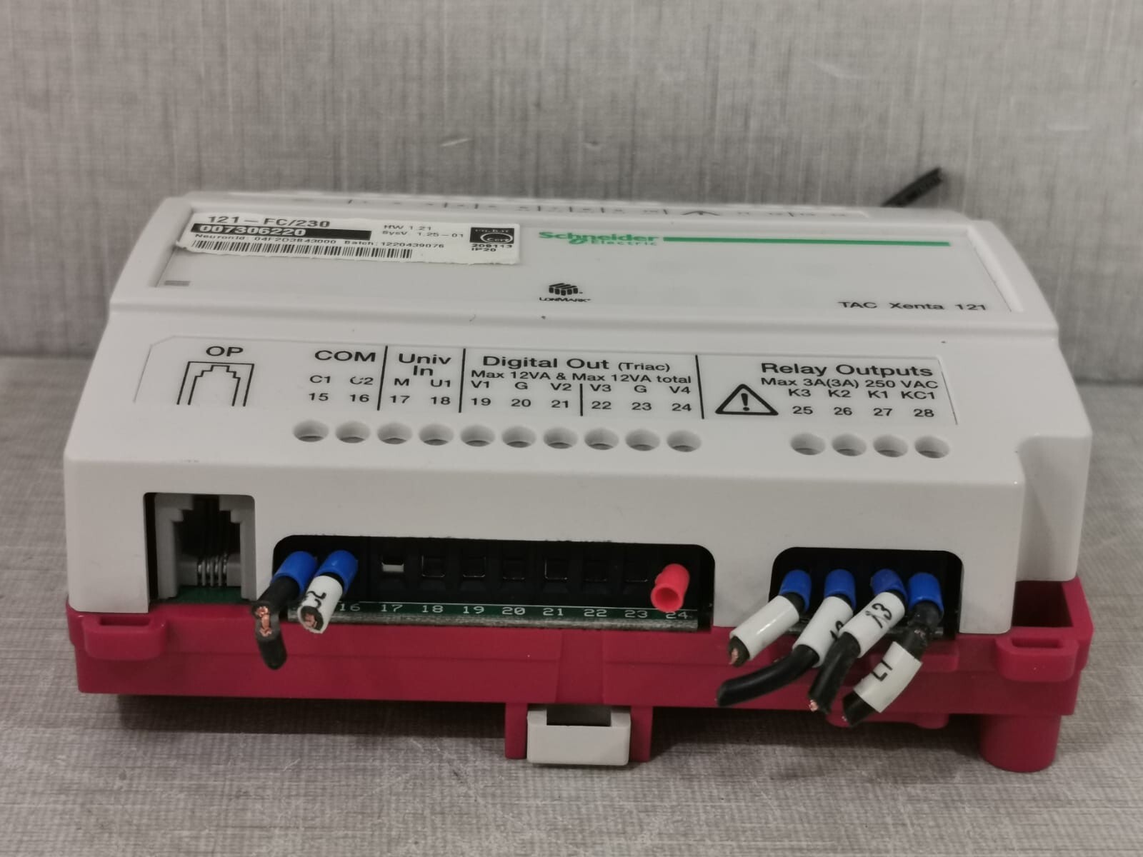 Schneider Electric XENTA-121-121 SCHNEIDER ELECTRIC TAC XENTA 121 121-FC/230 007306220 HW 1.21 CONTROLLER ZONE 6