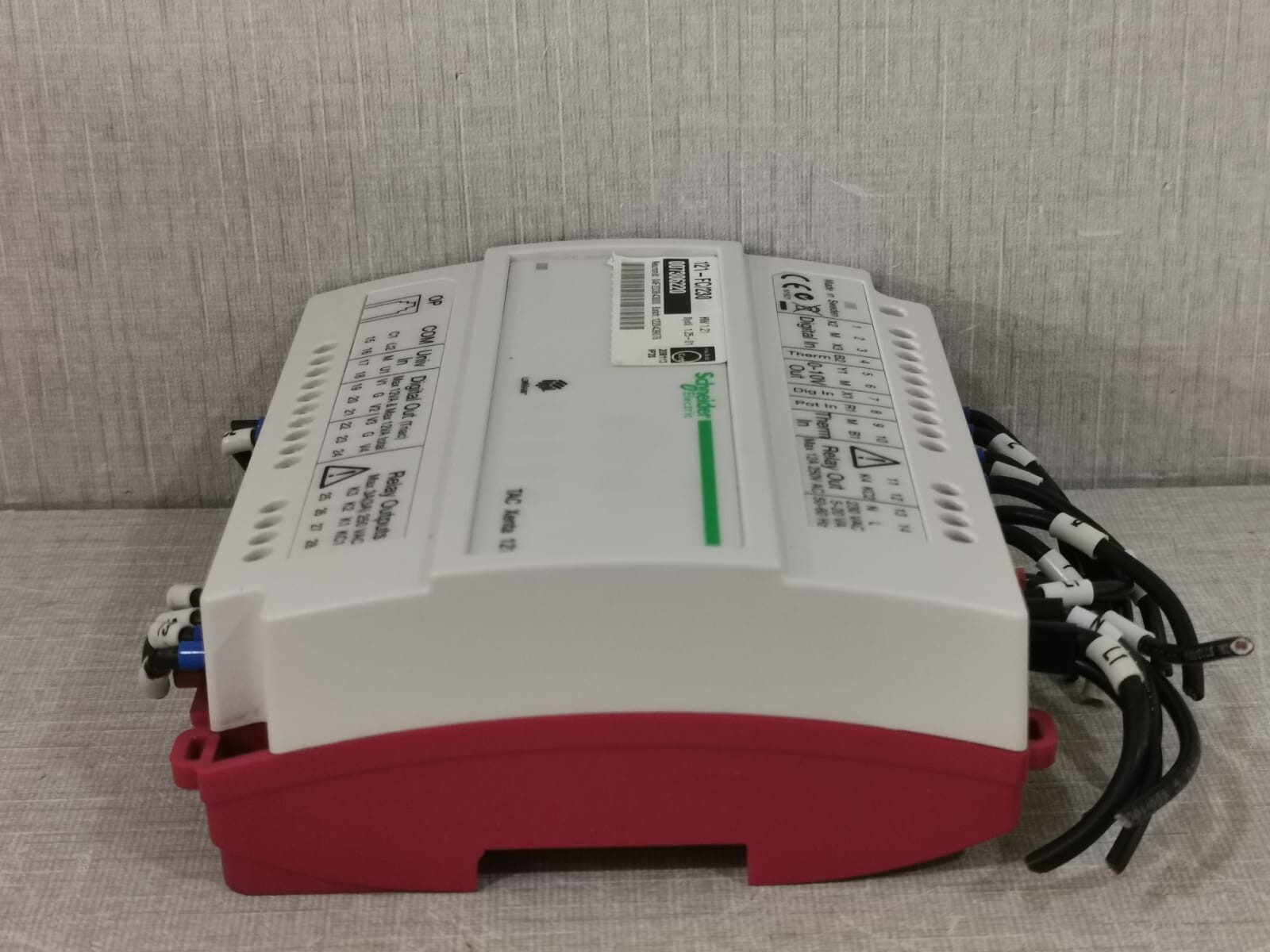 Schneider Electric XENTA-121-121 SCHNEIDER ELECTRIC TAC XENTA 121 121-FC/230 007306220 HW 1.21 CONTROLLER ZONE 7