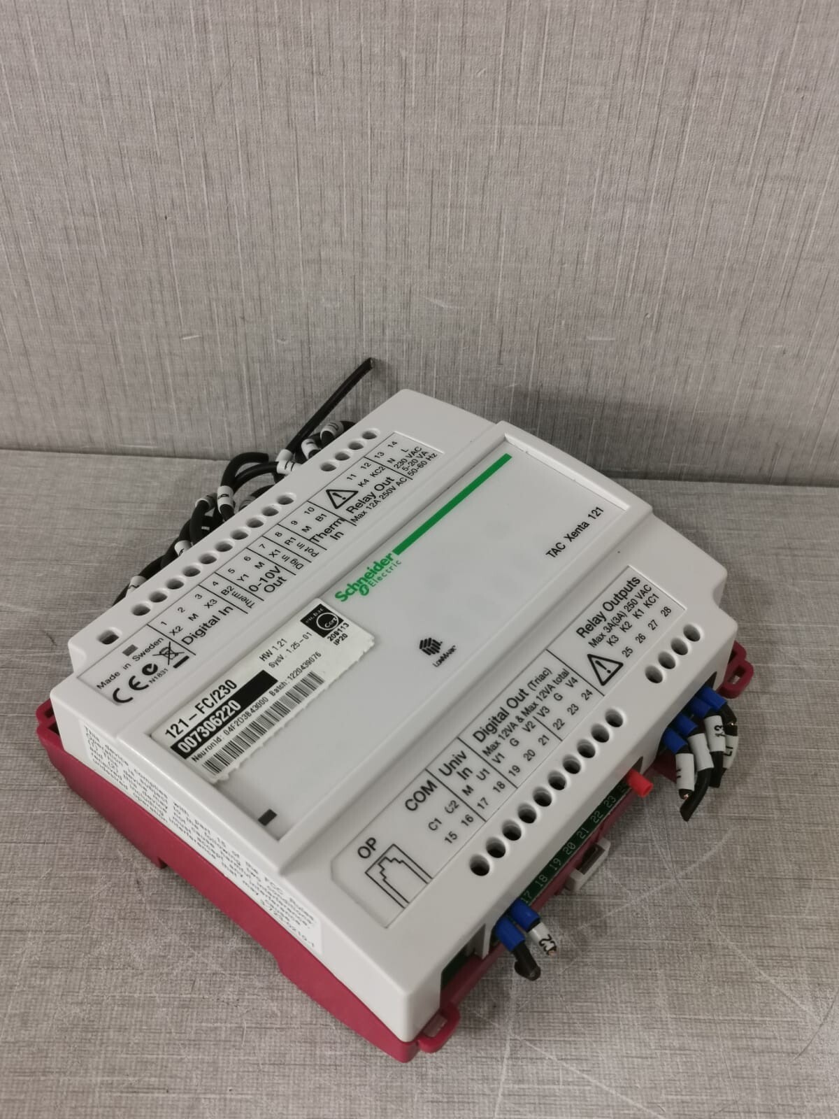 Schneider Electric XENTA-121-121 SCHNEIDER ELECTRIC TAC XENTA 121 121-FC/230 007306220 HW 1.21 CONTROLLER ZONE 10