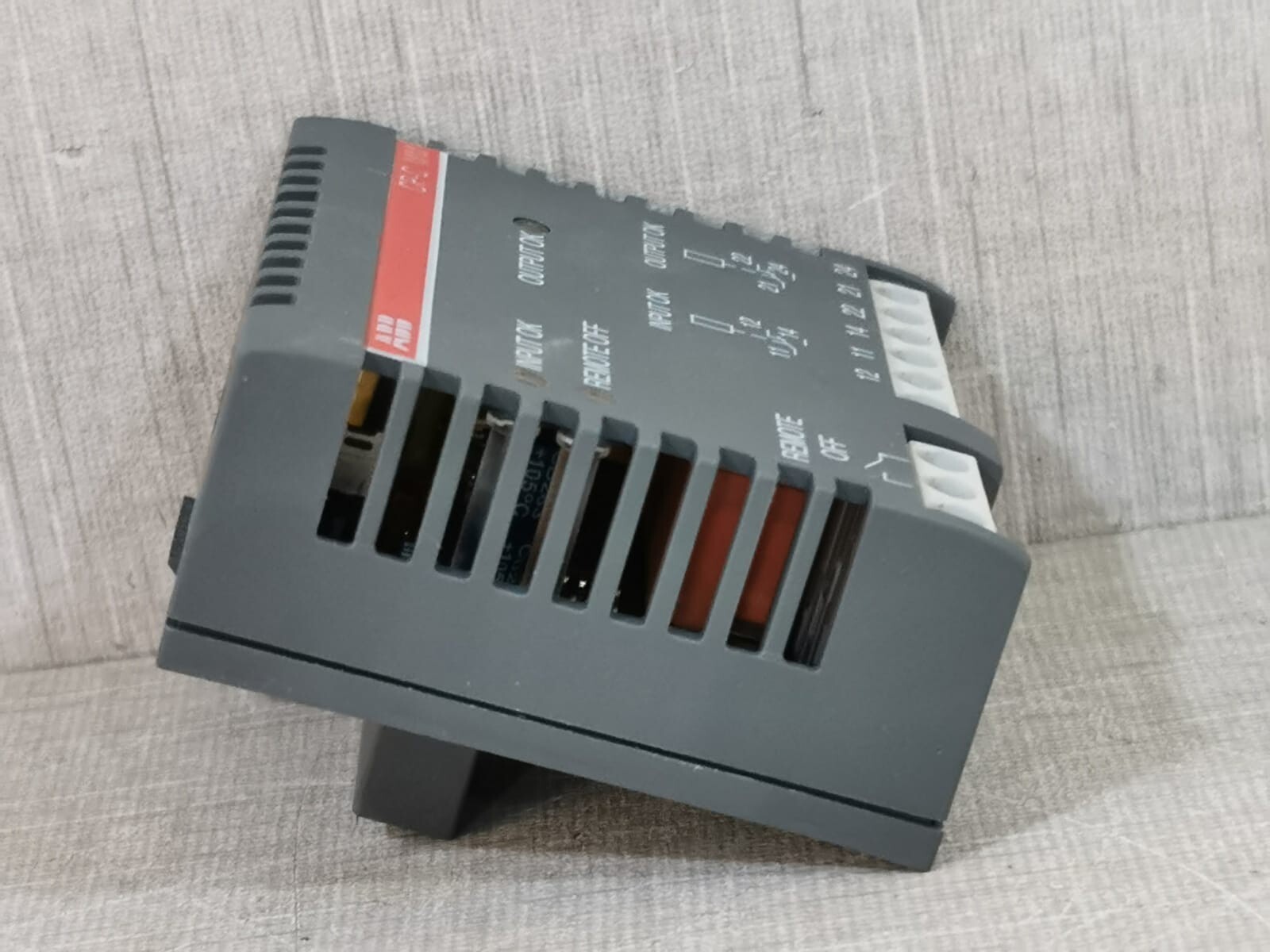 ABB CP-C ABB 1SVR427081R0000 CP-C MM MONITORING MODULE 8