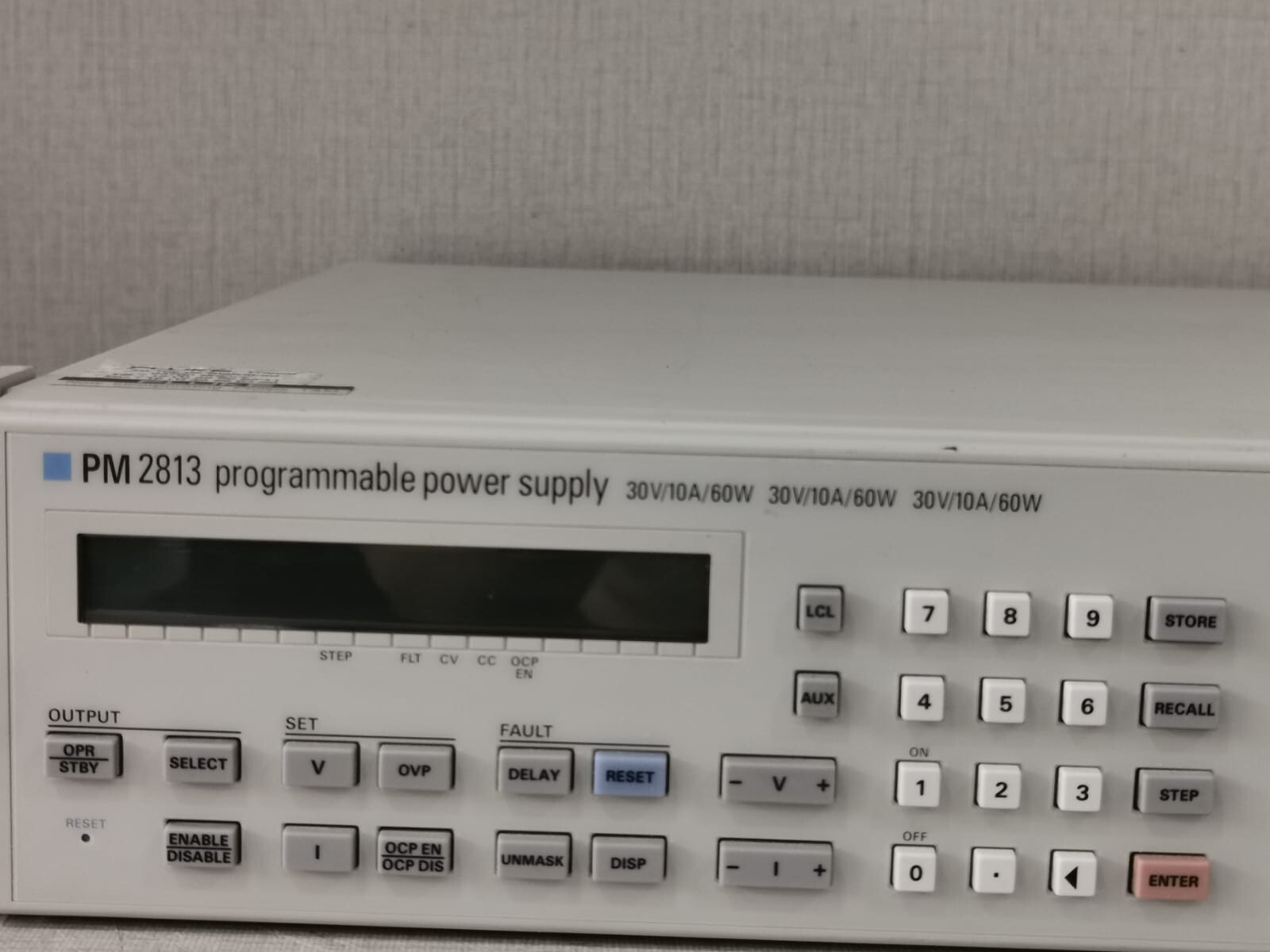 Fluke/Phillips PM2813 Fluke/Phillips PM2813 Programmable Power Supply 30V/10A/60W 2