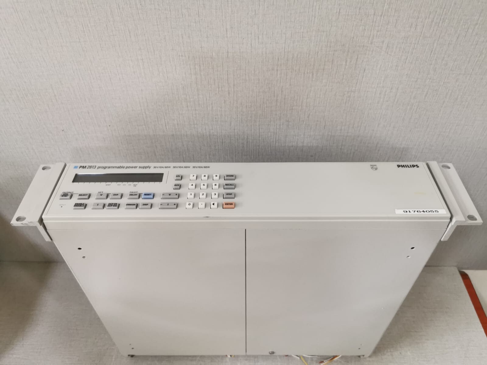 Fluke/Phillips PM2813 Fluke/Phillips PM2813 Programmable Power Supply 30V/10A/60W 3