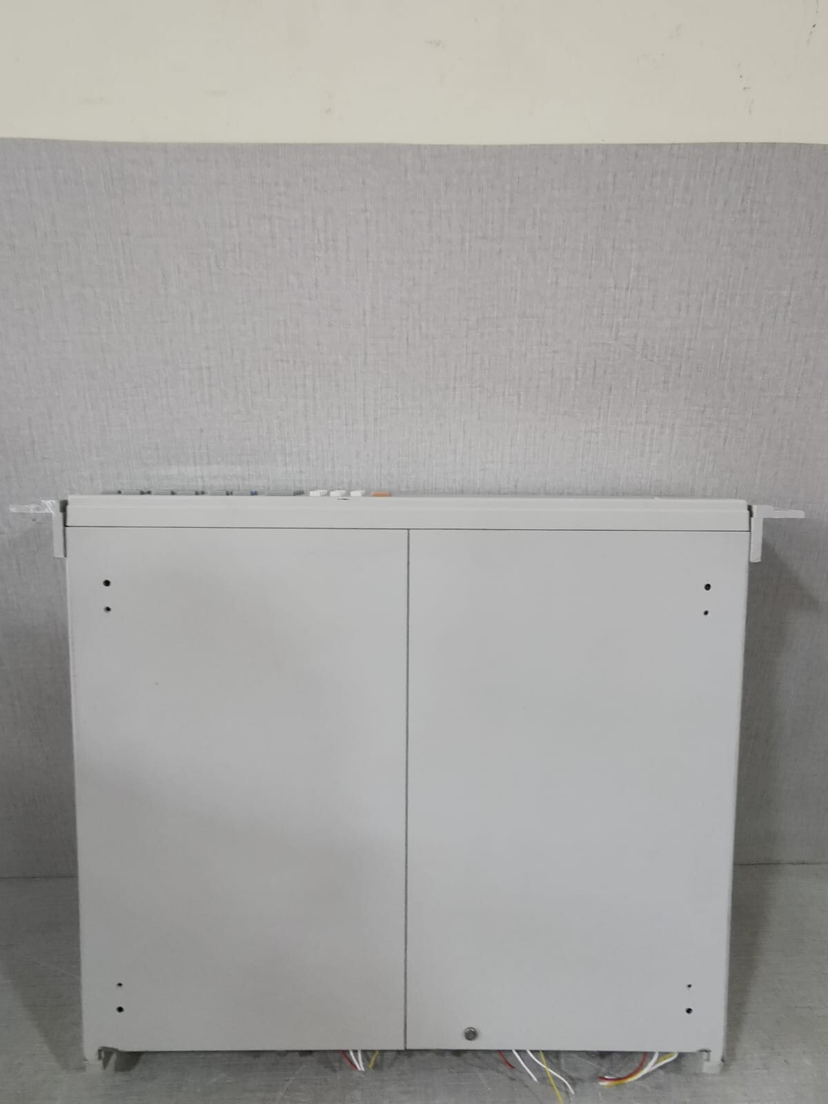 Fluke/Phillips PM2813 Fluke/Phillips PM2813 Programmable Power Supply 30V/10A/60W 4