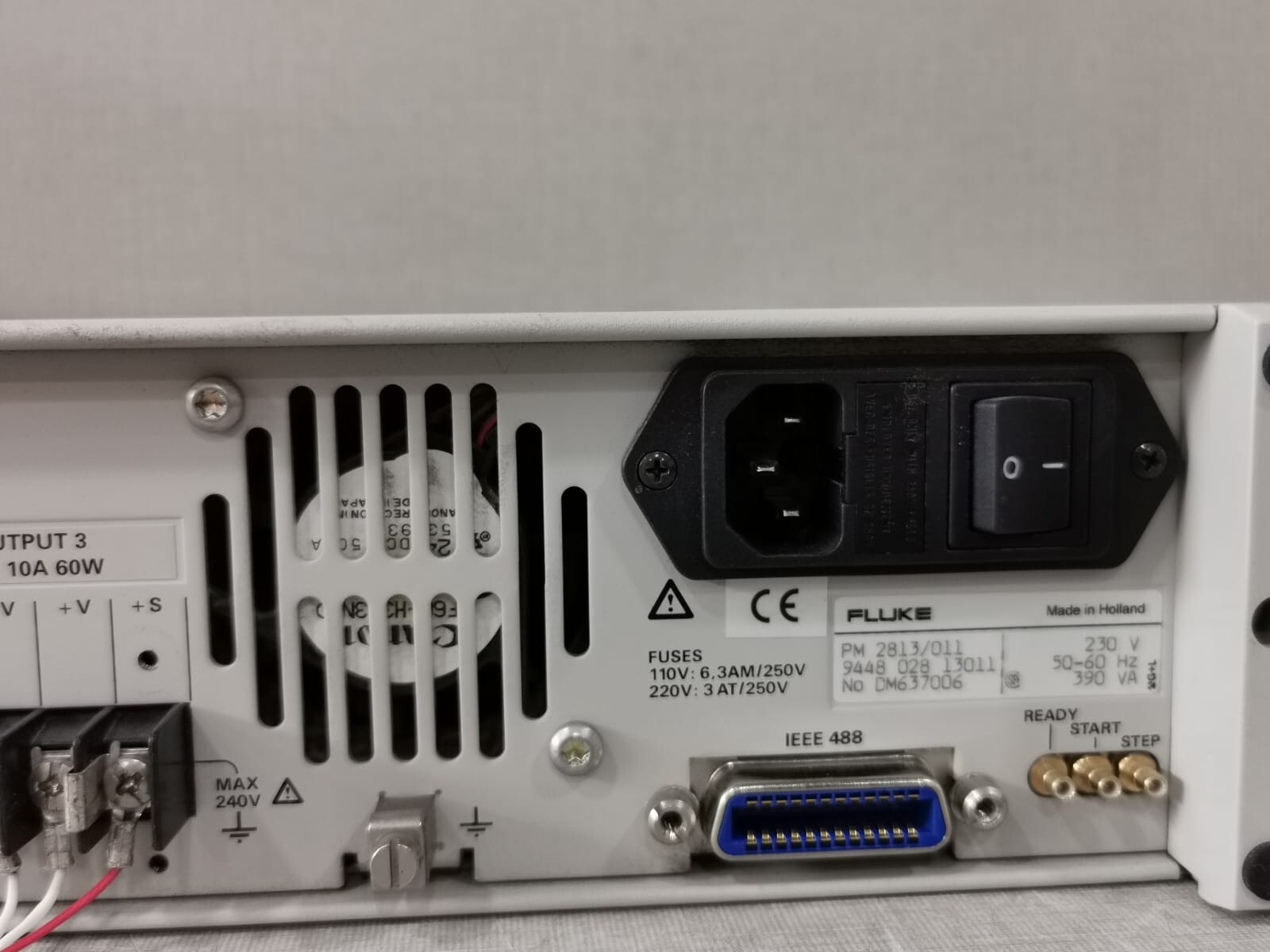 Fluke/Phillips PM2813 Fluke/Phillips PM2813 Programmable Power Supply 30V/10A/60W 10