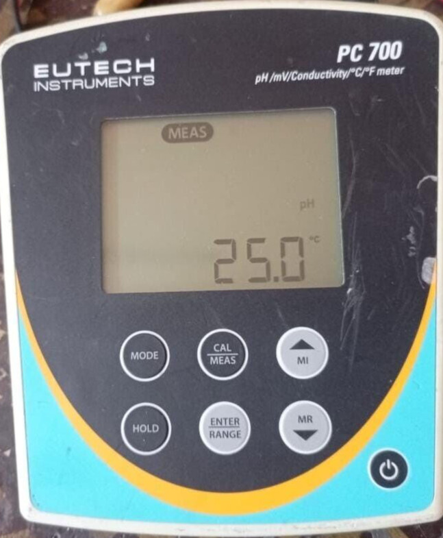 EUTECH INSTRUMENTS 54X002606C EUTECH PC 700 Ph / Mv /CONDUCTIVITY /° C /° F METER 54x002606C 3
