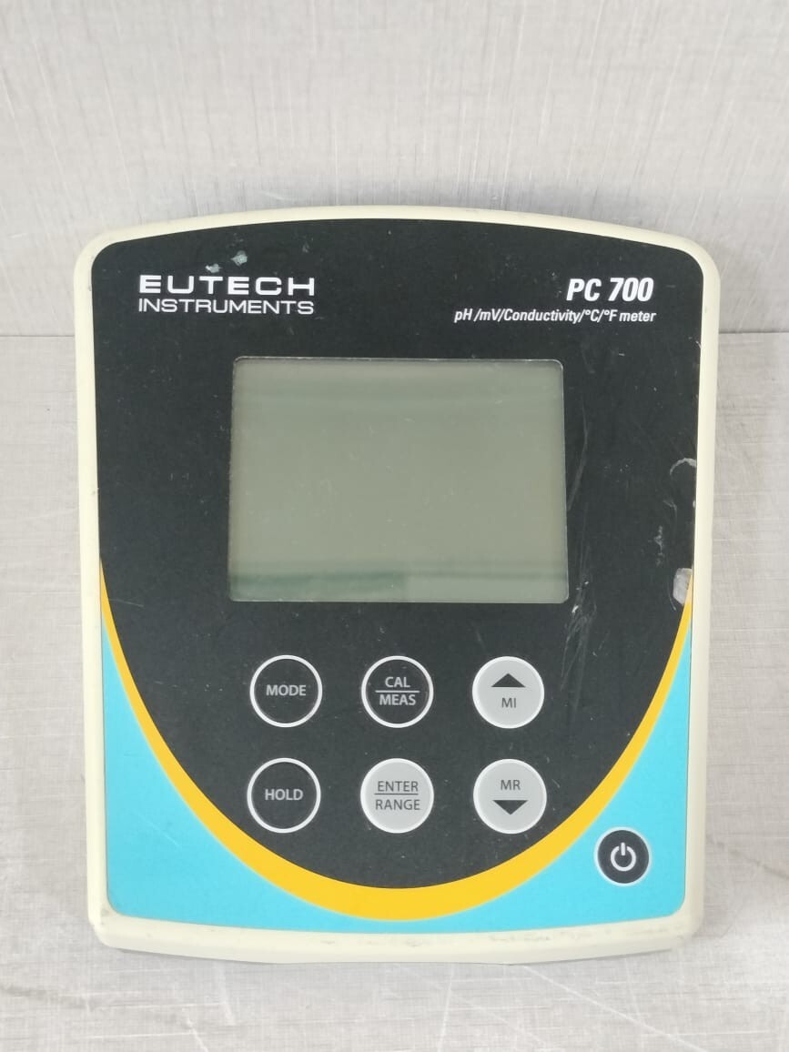 EUTECH INSTRUMENTS 54X002606C EUTECH PC 700 Ph / Mv /CONDUCTIVITY /° C /° F METER 54x002606C 4