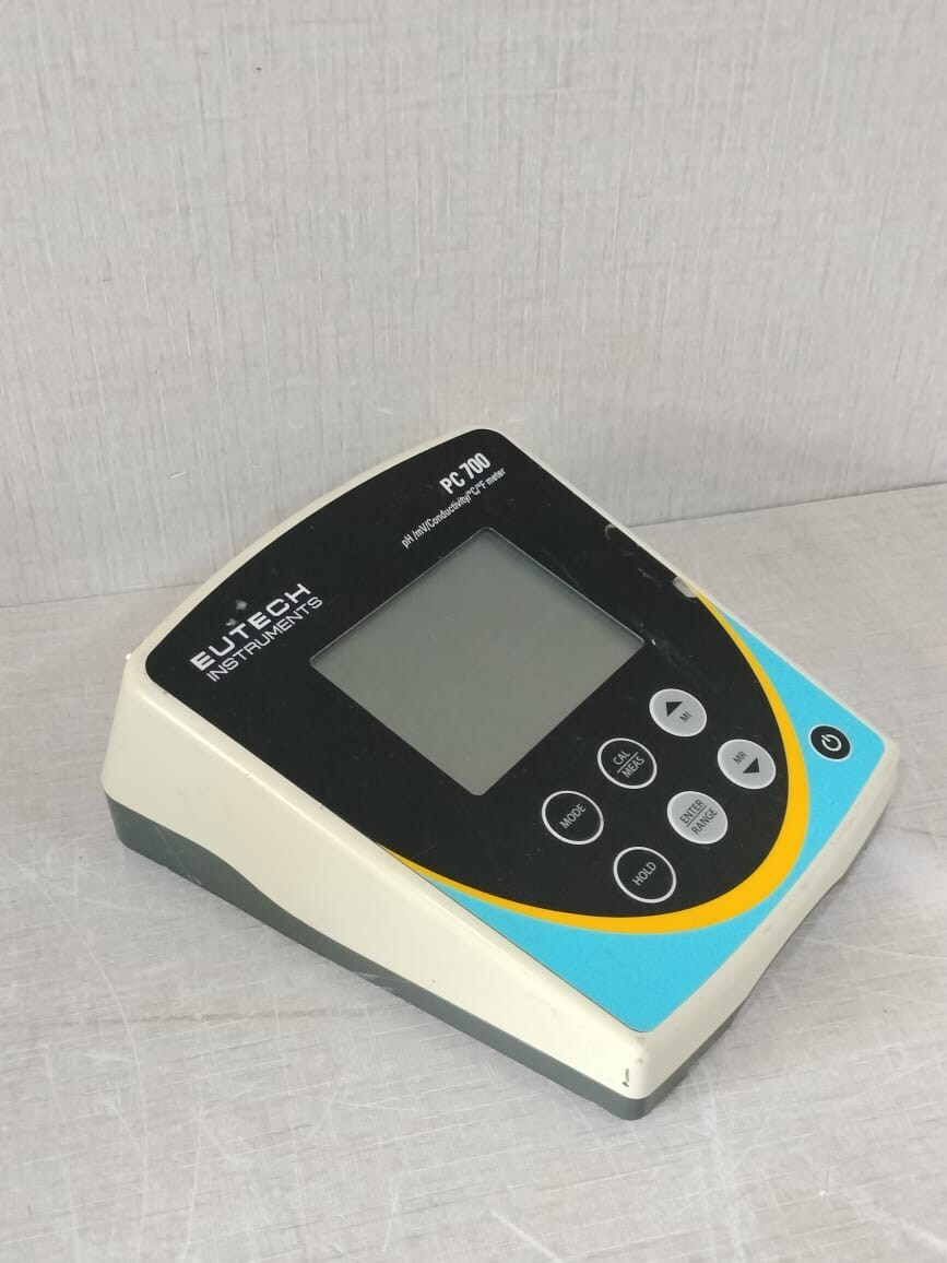 EUTECH INSTRUMENTS 54X002606C EUTECH PC 700 Ph / Mv /CONDUCTIVITY /° C /° F METER 54x002606C 7