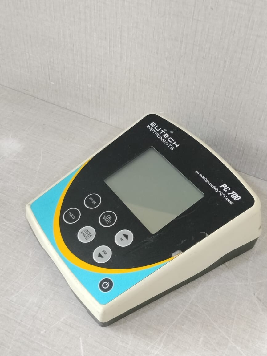 EUTECH INSTRUMENTS 54X002606C EUTECH PC 700 Ph / Mv /CONDUCTIVITY /° C /° F METER 54x002606C 8