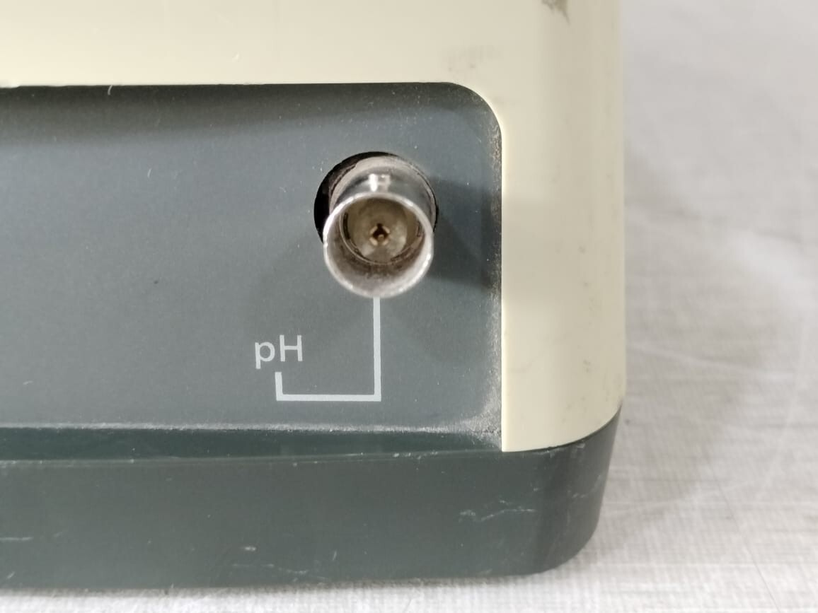 EUTECH INSTRUMENTS 54X002606C EUTECH PC 700 Ph / Mv /CONDUCTIVITY /° C /° F METER 54x002606C 10