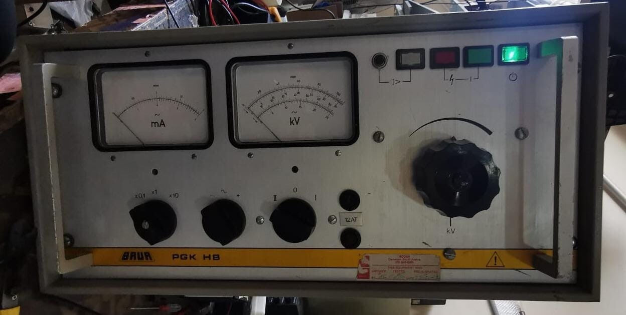 BAUR PGK-1OO HB BAUR PRüF-u MESSTECHNIK KG A-6832 Sulz PGK-1OO HB 60Hz 880VA 2