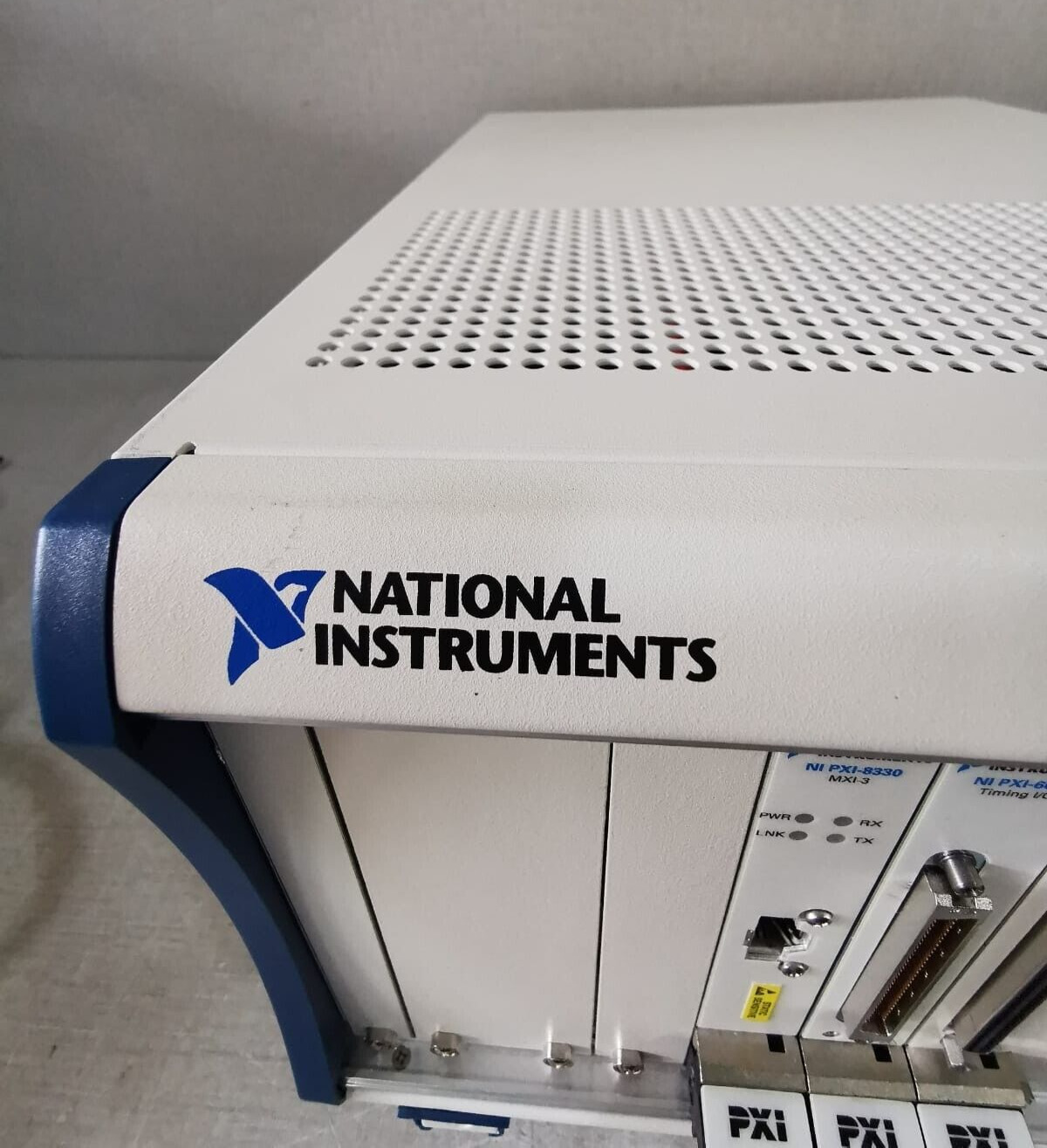 National Instruments NI PXI- 1042 NATIONAL INSTRUMENTS NI PXI- 1042 P/N:188079B-01 REV.02 CHASIS 2