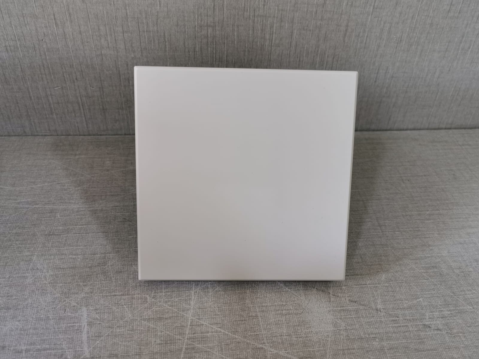 Lutron LUT-LBX-CE LUTRON LUT-LBX-CE Synthetic Minimum Load 4