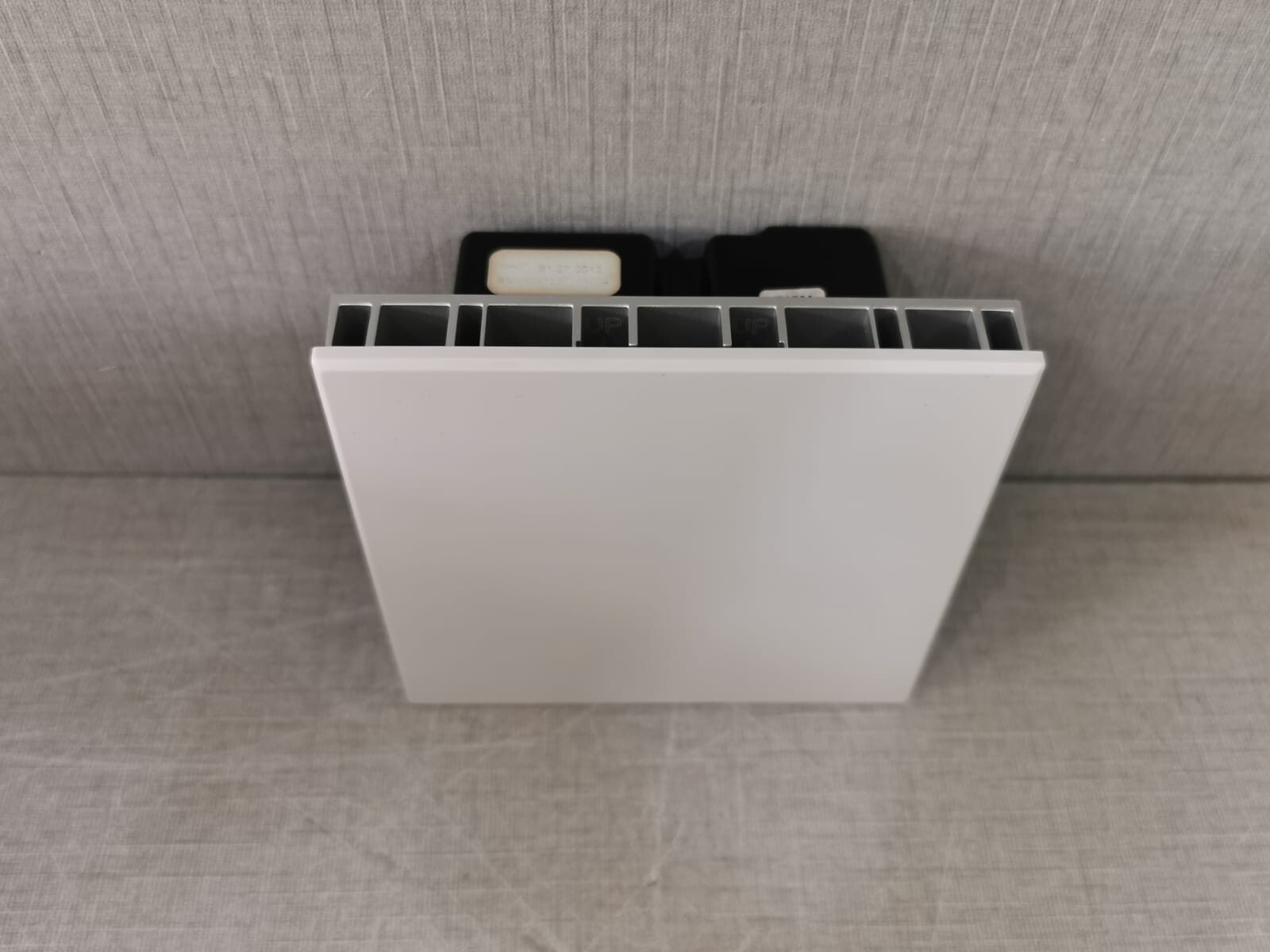 Lutron LUT-LBX-CE LUTRON LUT-LBX-CE Synthetic Minimum Load 5