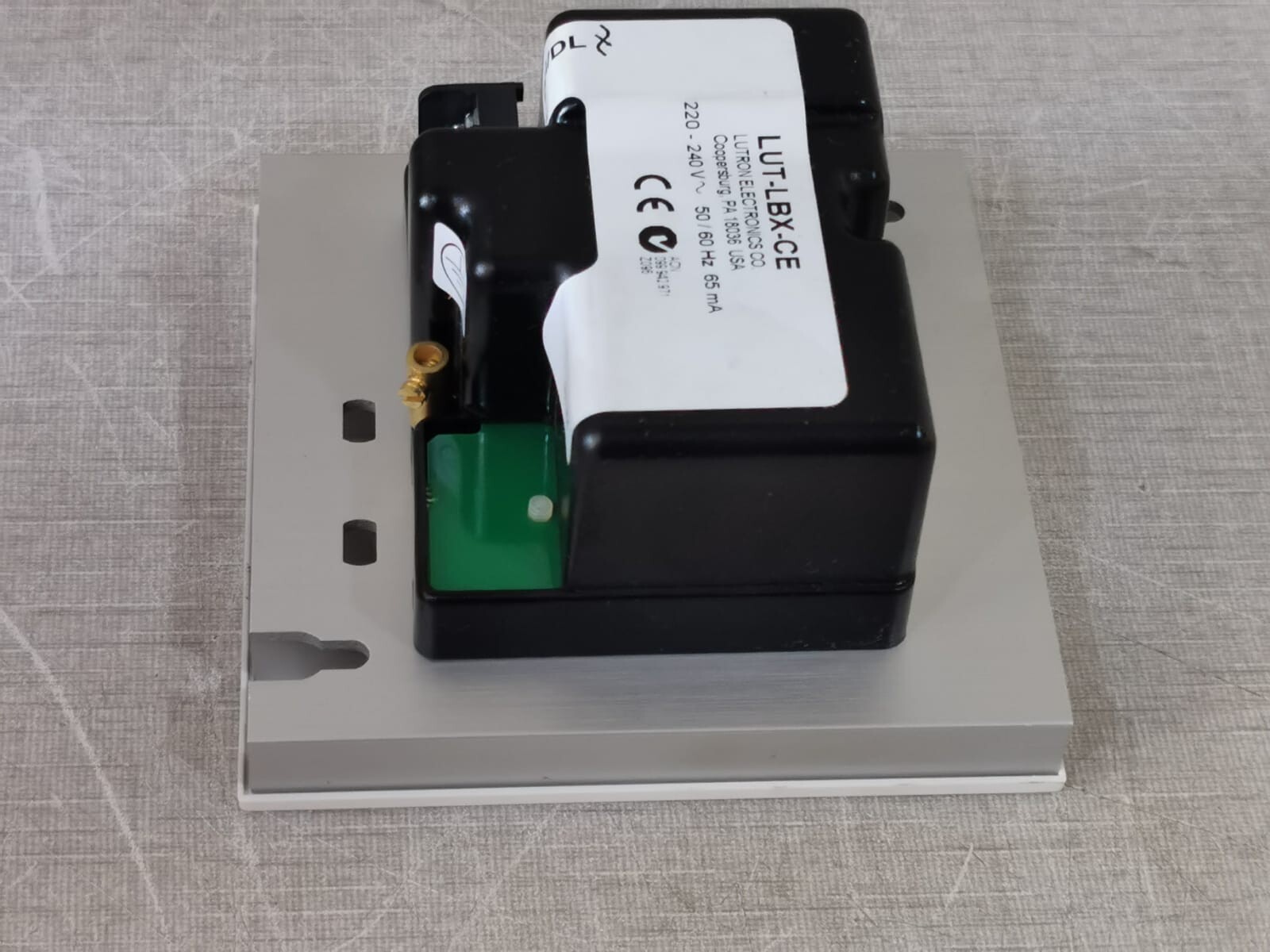 Lutron LUT-LBX-CE LUTRON LUT-LBX-CE Synthetic Minimum Load 8